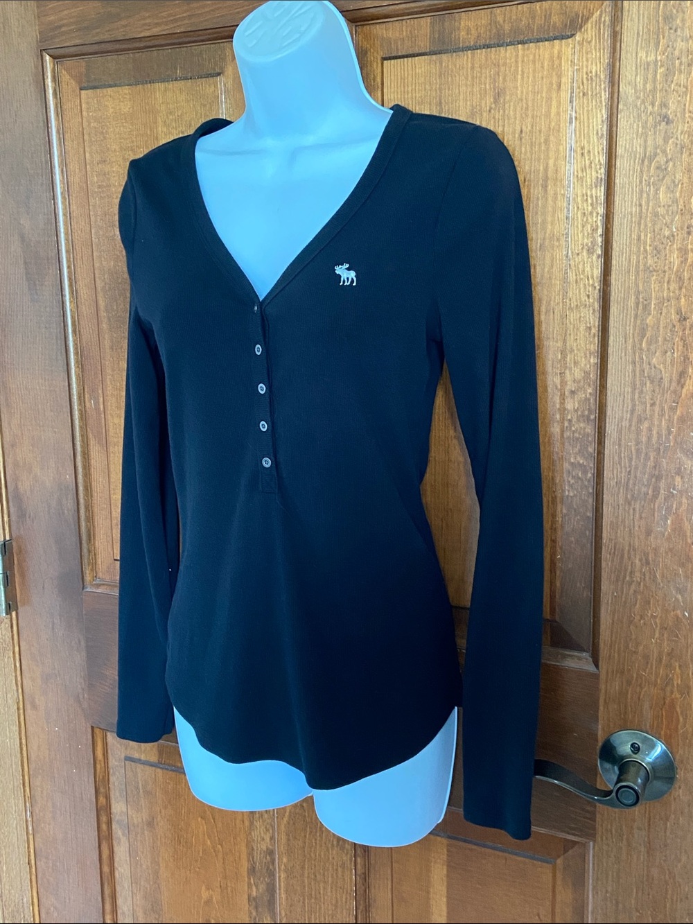 Abercrombie & Fitch long-sleeve henley rib top moose logo chest Size Medium - Picture 3 of 9